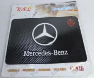 Противоскользящий коврик силиконовый на панель авто BENZ
