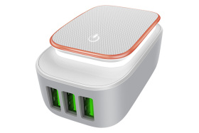 LDNIO A3305/ Сетевое ЗУ + Led светил. 2.4W + Кабель Type-C/ 3 USB Auto-ID/ Выход: 17W/ White&Gold